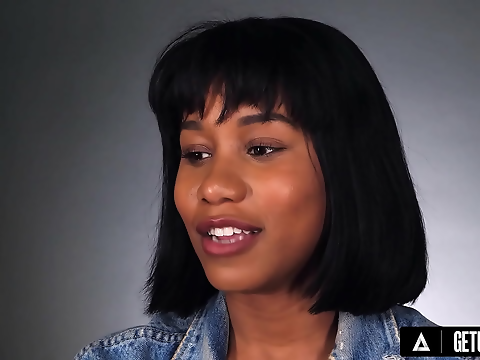 Jenna Foxx's Naturally Stacked Beauty Drives Women to Orgasm! Full Girl Masturbation Scene