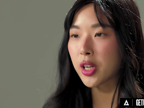 Sultry Brunette Elle Lee's Intimate Solo Session Unleashes Explosive Orgasms!