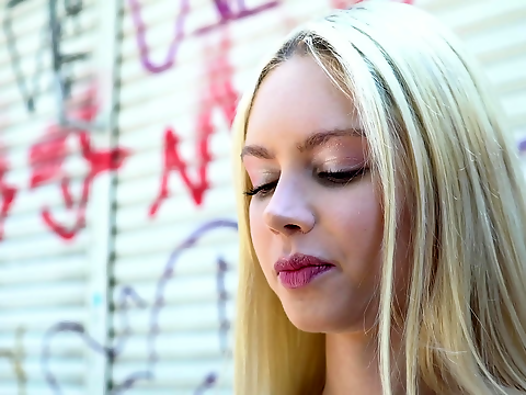 Japanese Pornstar's Steamy Behind-the-Scenes Footage Exposed!