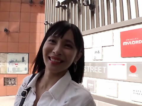 Japanese Beauty Squirts Deluge of Juices in Intense Sex! Multi-Orgasmic Squirting Frenzy on Bed!