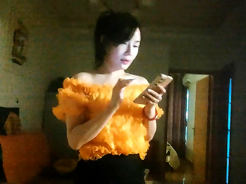 She May Not be Pretty, But This Curvy Girl Knows How to Put on a Show