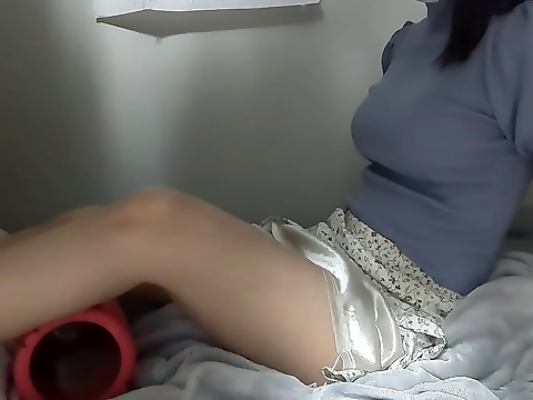 Japanese Beauty Reveals Her Secret to Achieving Voluptuous Curves