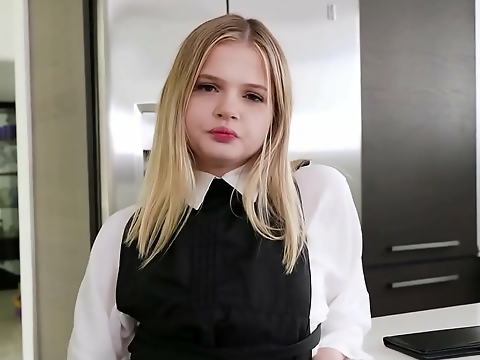 Step Sis Coco Lovelock Gives A Nut Christmas Gift For November Fapsis4k Fans!