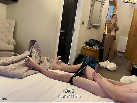 Jaw-Dropping Moment! Virgin Arab Maid Tempts You with Her Touch